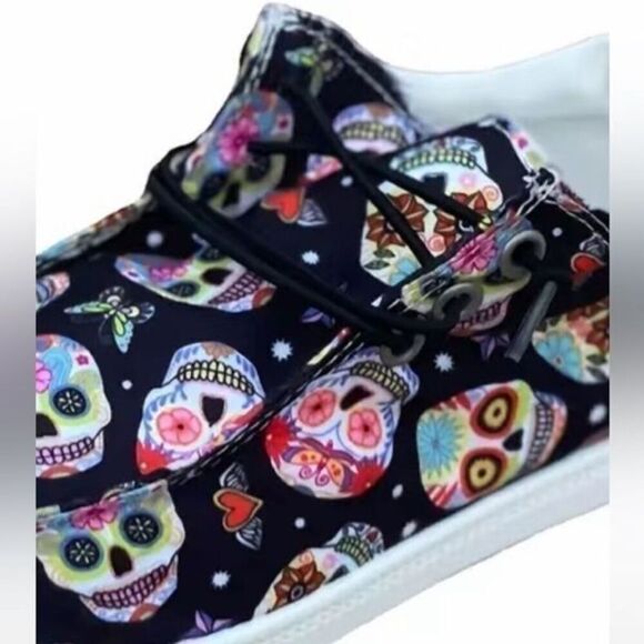 Skull Canvas sneakers with laces rubber sole size 7.5 - Picture 1 of 9